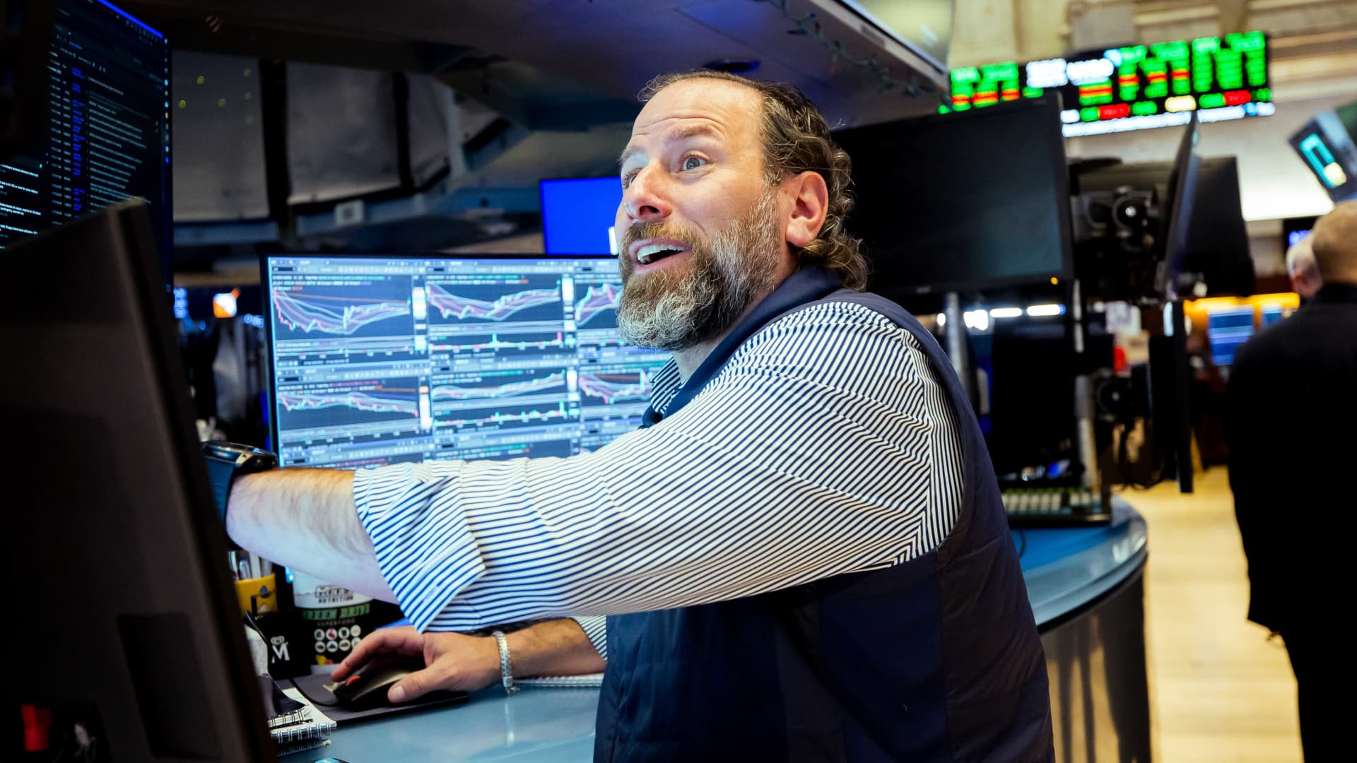 S&P 500 hits record, Dow surges 900 points after Bessent says Hormuz deal is near: Live updates